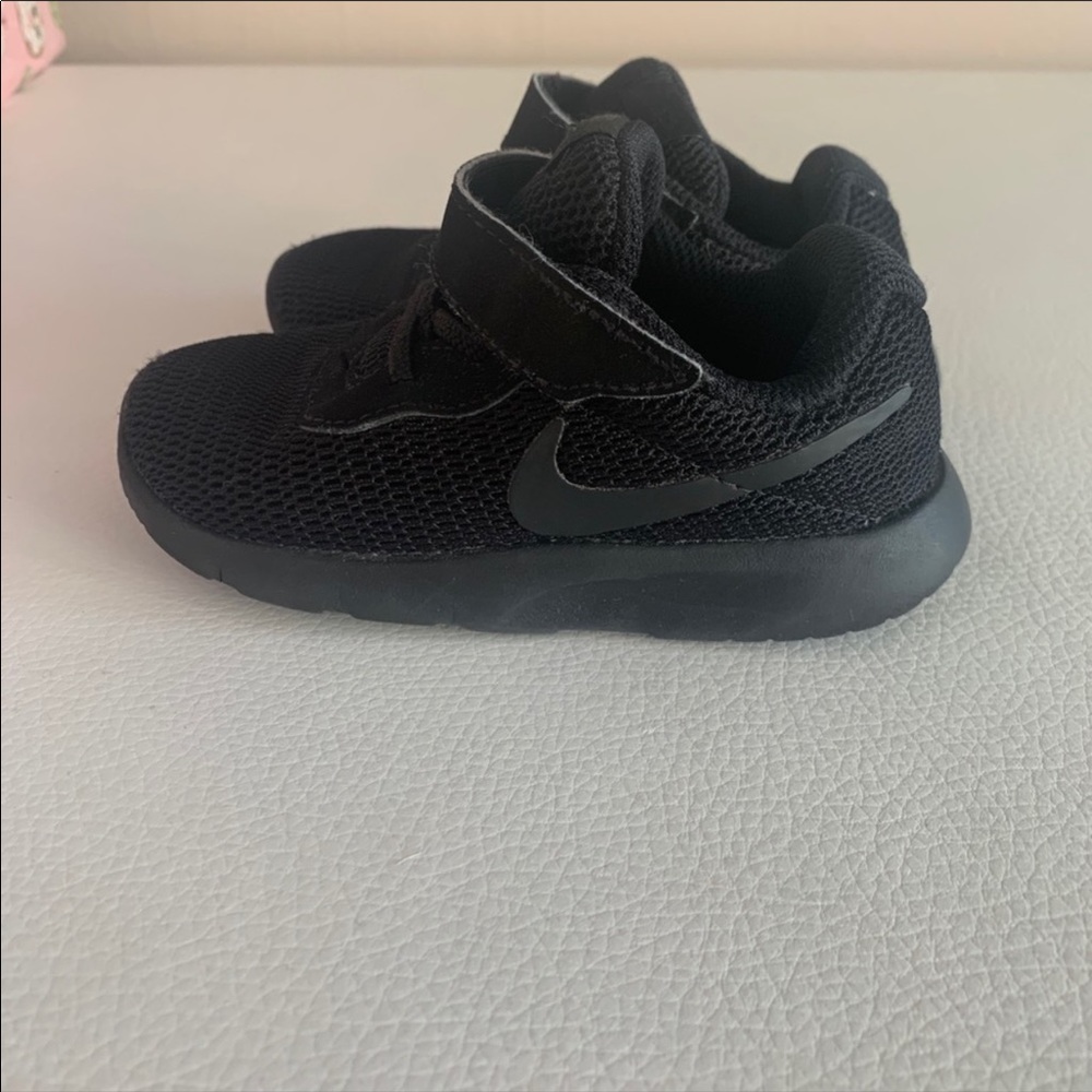 Toddler black nikes 5c